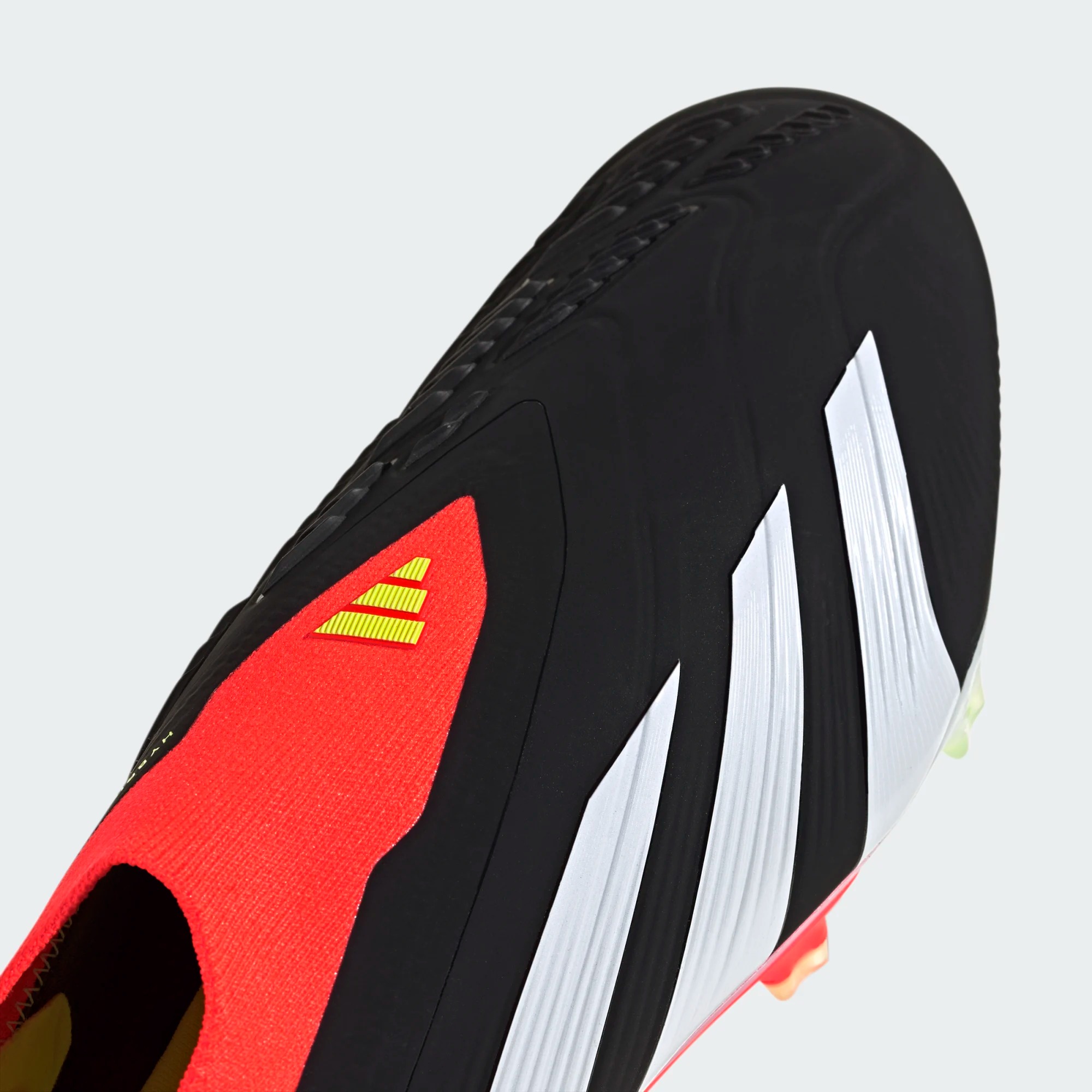 ADIDAS PREDATOR ELITE LL FG CORE BLACK/CLOUD WHITE/SOLAR RED